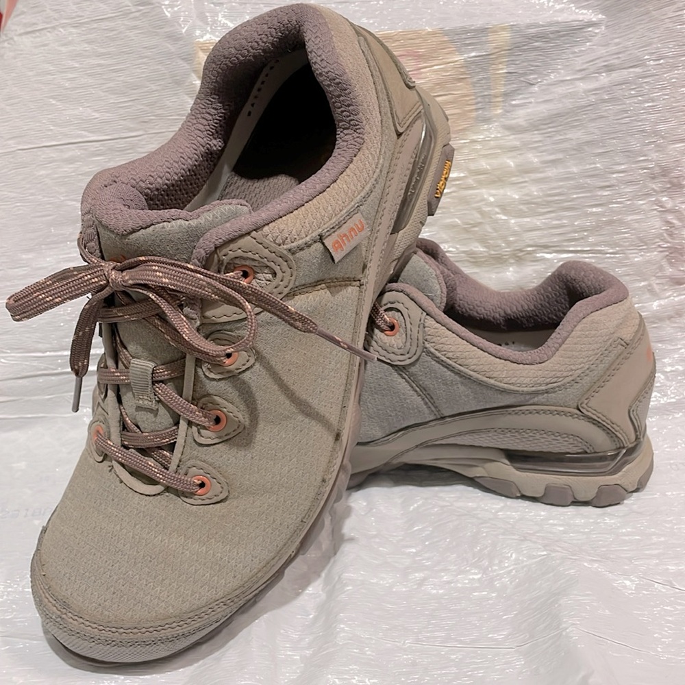 Teva Ahnu-size 8.5
